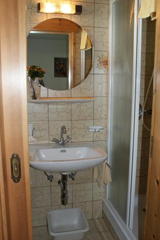 Haus Bergfrieden Hotel Бах Екстериор снимка