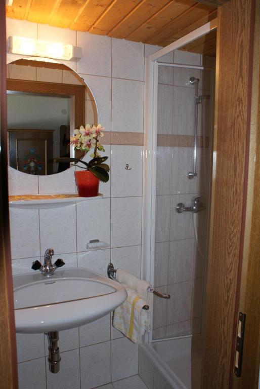 Haus Bergfrieden Hotel Бах Екстериор снимка